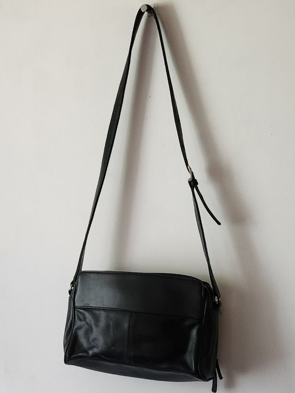 Aurielle crossbody bag purse leather black VGUC